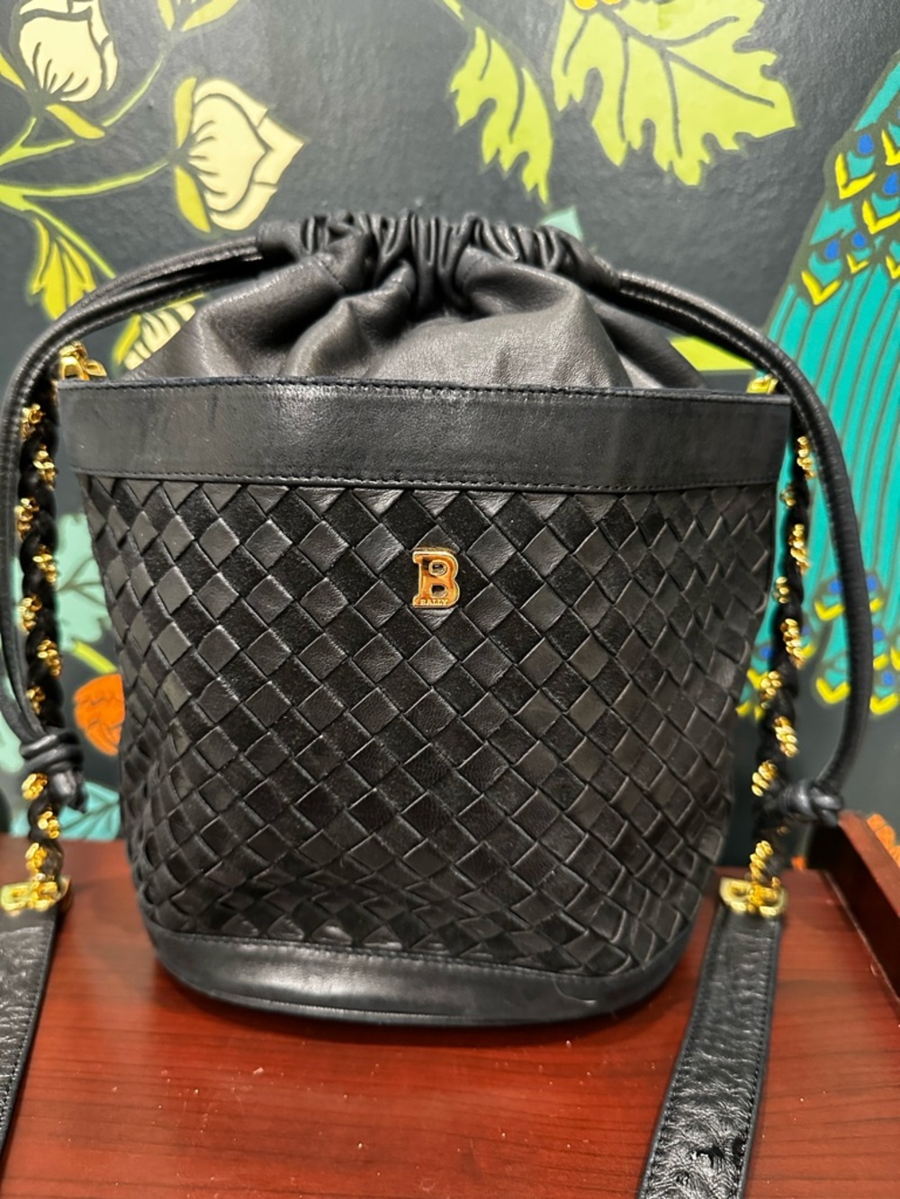 Vintage Bally Black Woven Lambskin Bucket Bag | Mid-1980s | Braided Chain Strap - Picture 4 of 15